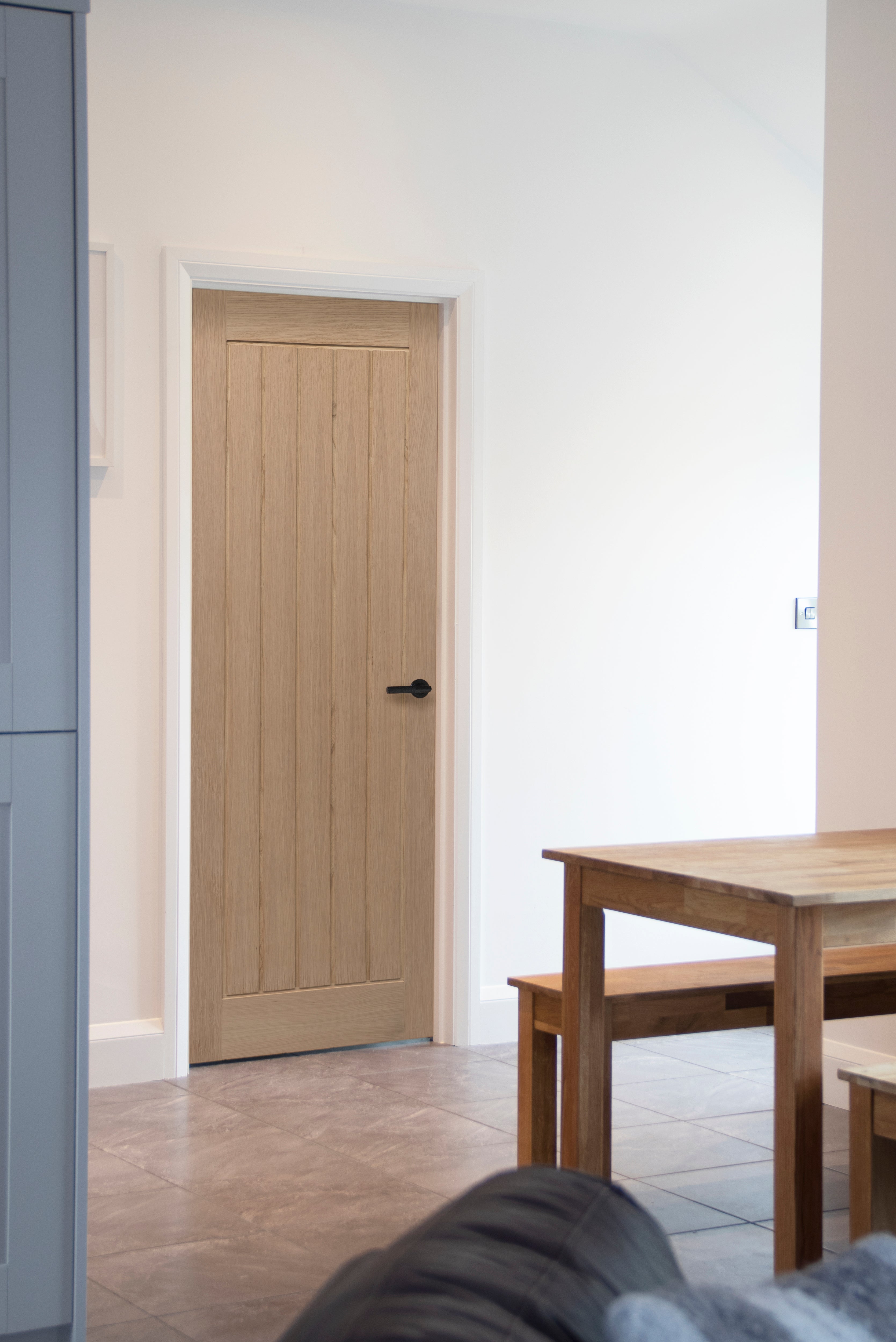 Hand Finished Cotswold Oak Door in Wood Stain