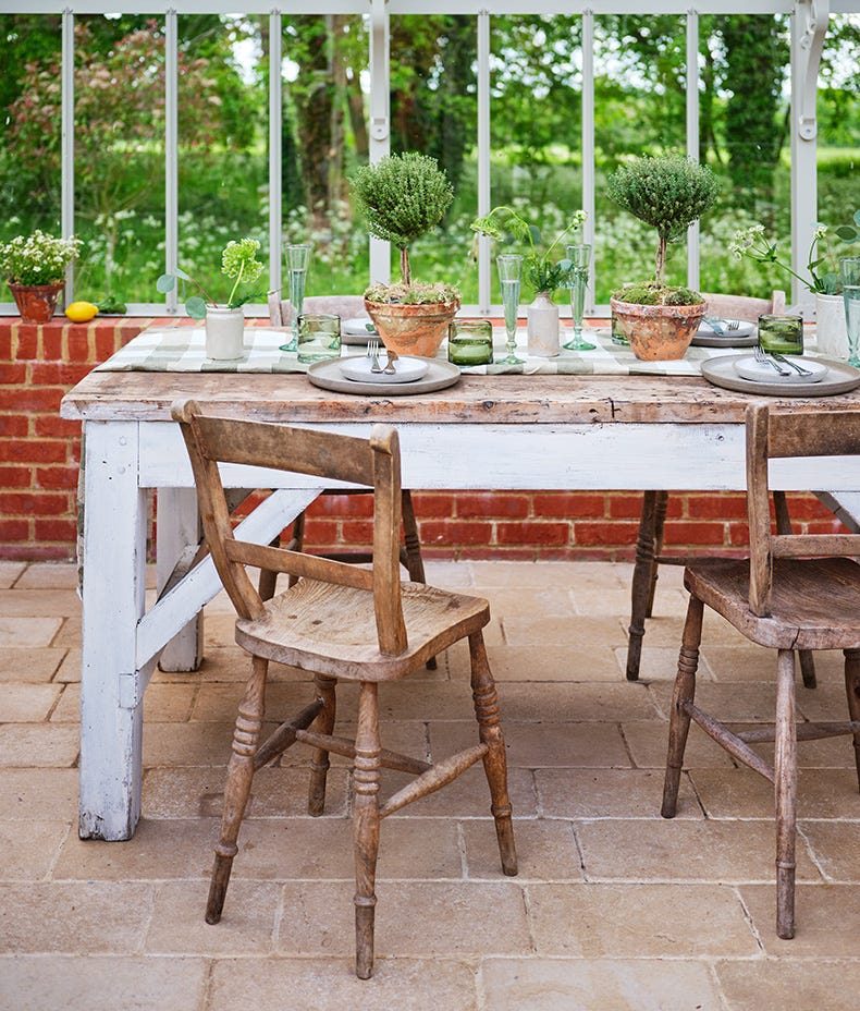 Ca'Pietra's Buscot Limestone Tumbled & Etched Cobbles